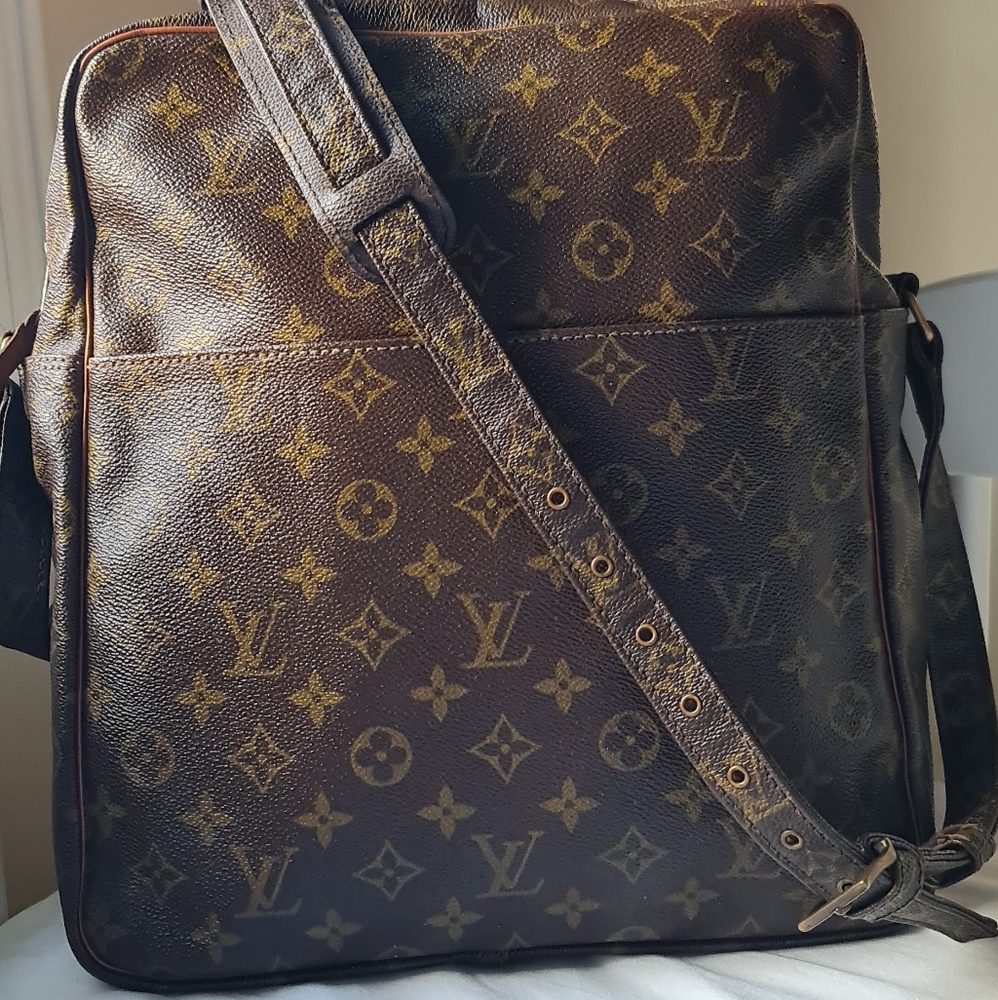 LV crossbody GM size